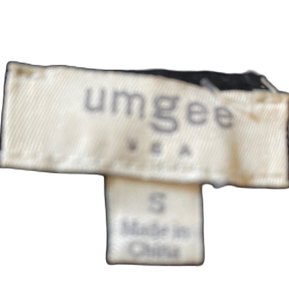 Umgee black tank with embroidered flowers. - Picture 4 of 6